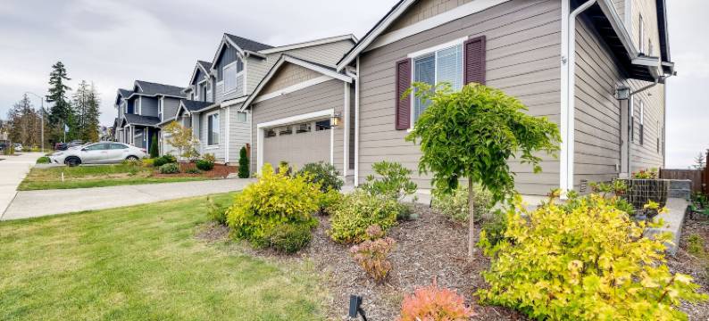 布雷默顿带家具的庭院和火坑之家！(Furnished Patio & Fire Pit: Bremerton Home!)图片