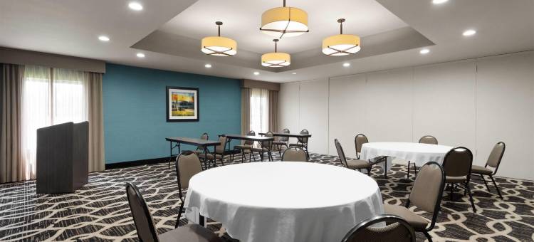 哥伦布爱丁堡拉昆塔温德姆套房酒店(La Quinta Inn & Suites by Wyndham Columbus - Edinburgh)图片