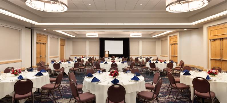 希尔顿安泊酒店-圣路易斯奥比斯波(Embassy Suites by Hilton San Luis Obispo)图片