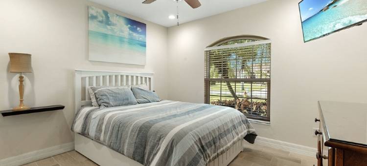 Carpe Diem Villa in Cape Coral with pool and hot tub.  15 mins from beaches图片