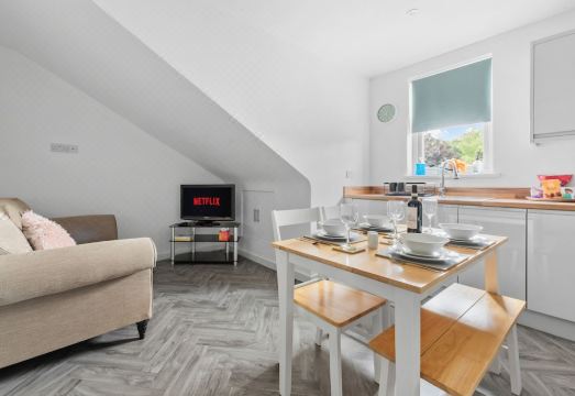 Flat 3 - Ensuite bedroom, close to local shops and Worcester City Centre Hotel Overview