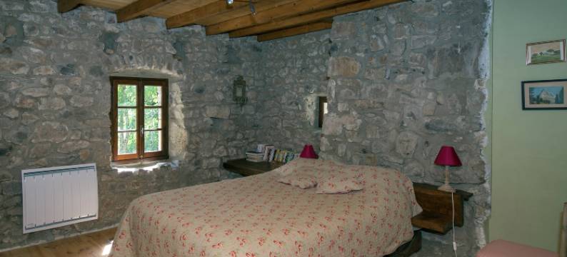 Secluded Stone Villa Retreat图片