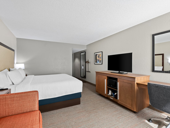 狄伯瑞-德尔托纳欢朋酒店