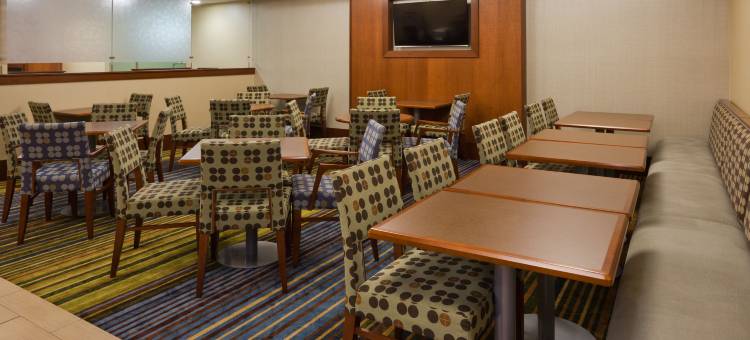 Holiday Inn Express 锡达拉皮兹(柯林斯道)(Holiday Inn Express Cedar Rapids (Collins RD))图片