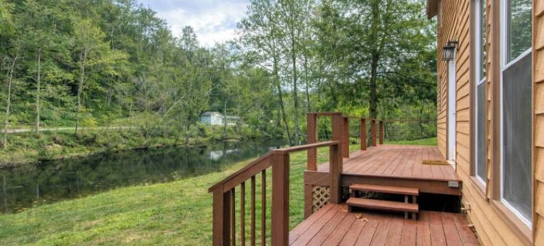 四卧室小屋在狼溪 - 钓鱼，徒步，新河乐趣和霍基周末(4Br Lodge on Wolf Creek - Fishing, Hiking, New River Fun and Hokie Weekends)图片