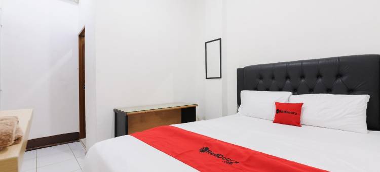 OYO 3929 8安高马斯酒店(RedDoorz at Jalan Bangau Palembang)图片