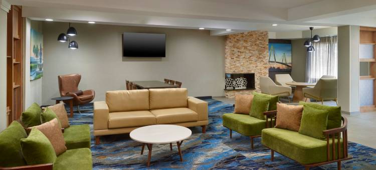 北查尔斯顿/大学区万枫酒店及套房(Fairfield Inn & Suites Charleston North/University Area)图片