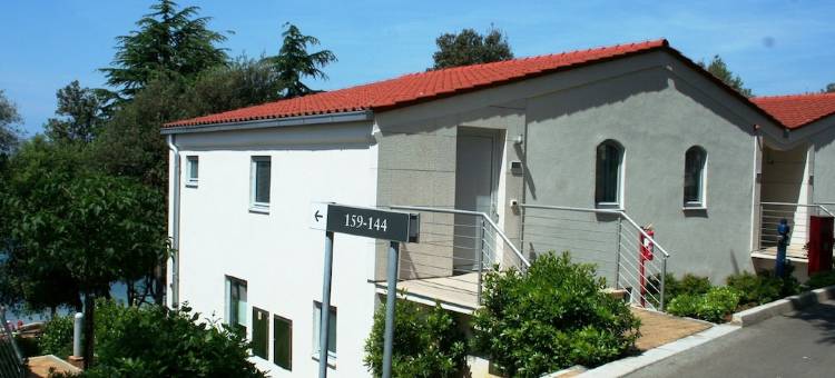 Modernly Furnished Studio with a Microwave, 1 km. from Vrsar图片