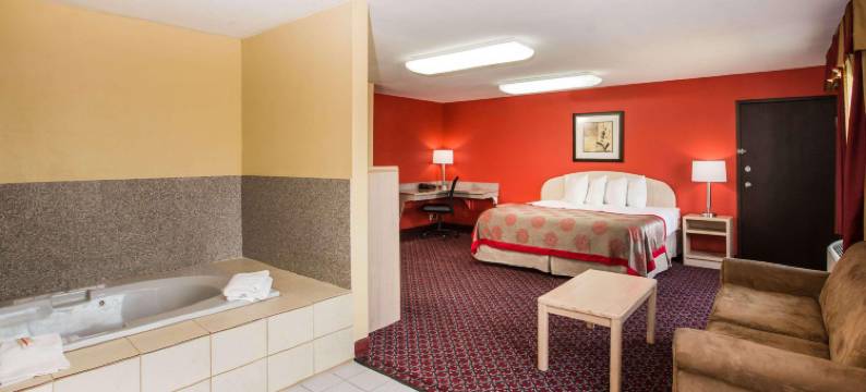 苏福尔斯温德姆华美达酒店(Ramada by Wyndham Sioux Falls)图片