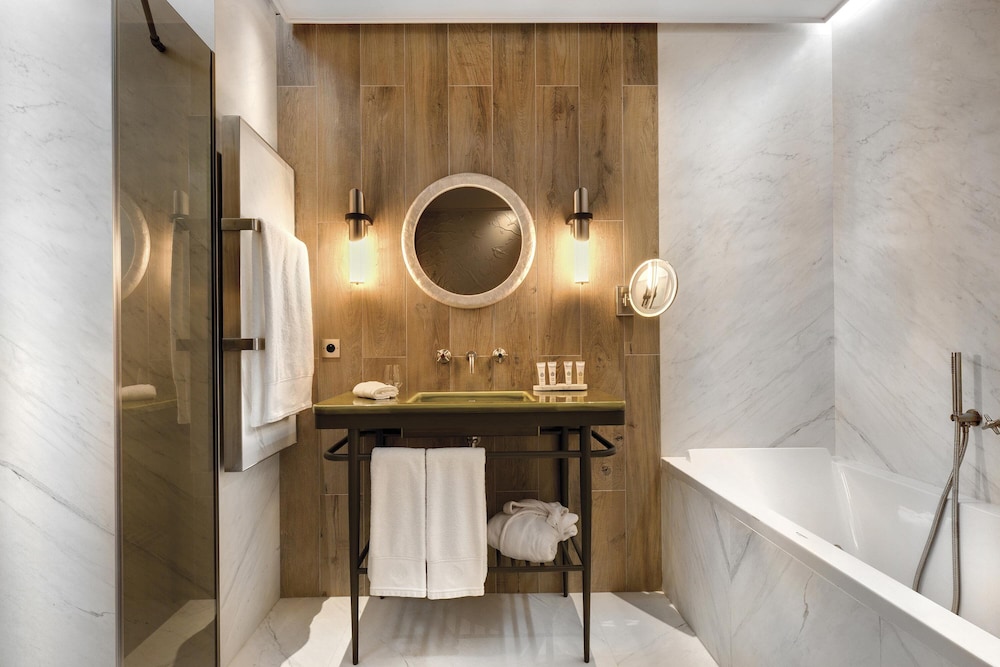 La Demeure Montaigne Paris Updated 2022 Room Reviews Deals Trip Com - How Much Does It Cost To Put A Bathroom In House Taiwanese
