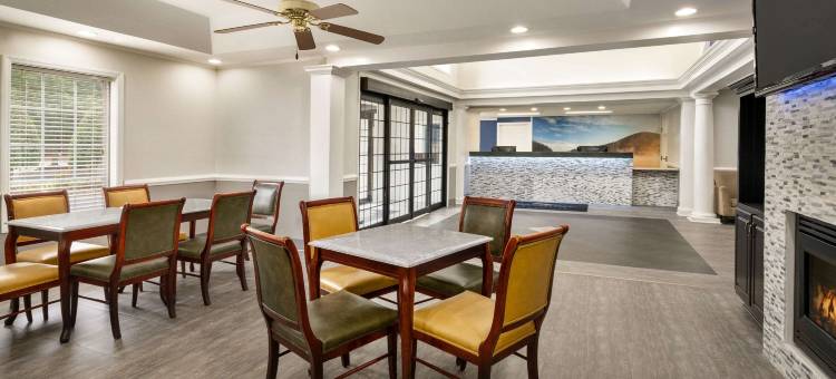 亨德森-牛津呗盟套房酒店(Baymont by Wyndham Henderson Oxford)图片