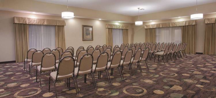 阿尔伯克基中城拉昆塔温德姆套房酒店(La Quinta Inn & Suites by Wyndham Albuquerque Midtown)图片