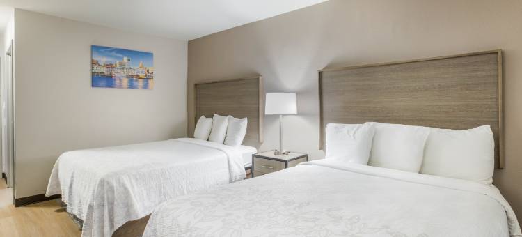 萨凡纳-I-95红顶PLUS+套房酒店(Red Roof PLUS+ & Suites Savannah - I-95)图片