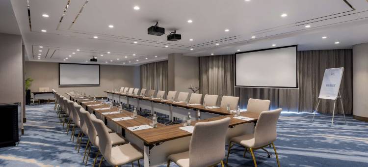 迪拜达马克山丽笙酒店(Radisson Hotel Dubai, Damac Hills)图片