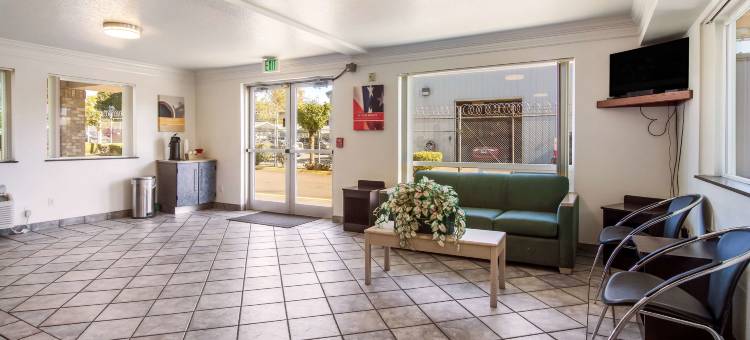 205波特兰6号购物汽车旅馆(Motel 6 Portland, or  Mall 205)图片