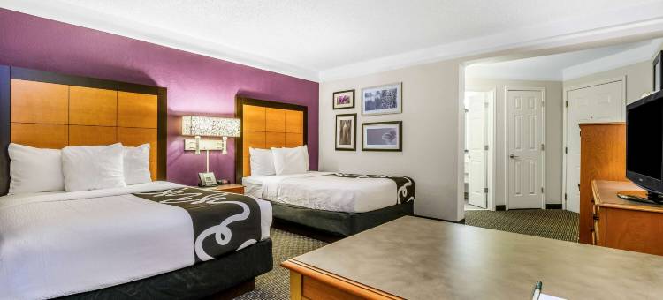 默特尔比奇百老汇区拉昆塔温德姆套房酒店(La Quinta Inn & Suites by Wyndham Myrtle Beach Broadway Area)图片