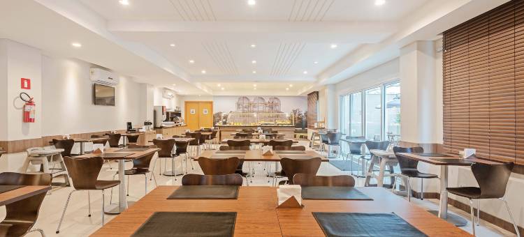 古里提巴托雷斯大道斯里姆酒店(Slim Curitiba Av Das Torres)图片