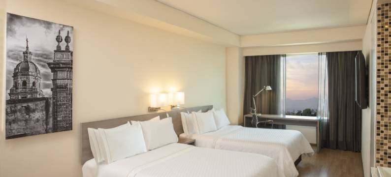 莫雷利亚阿尔托萨诺嘉年华酒店(Fiesta Inn Morelia Altozano)图片