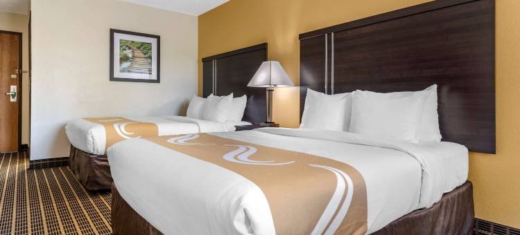 品质套房酒店(Quality Inn & Suites Warren)图片