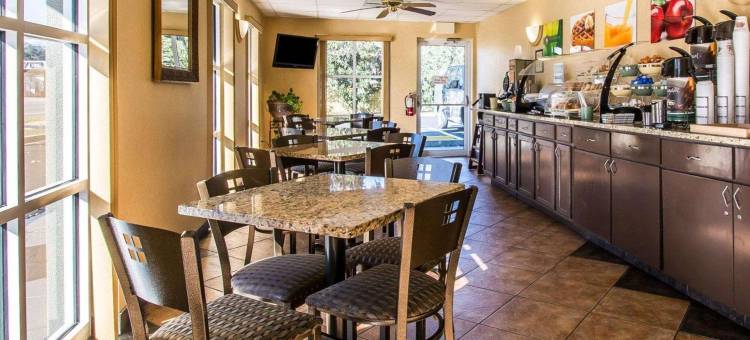 巴拿马城海滩附近凯艺套房酒店(Quality Inn & Suites Near Panama City Beach)图片