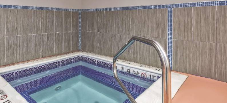 尼亚加拉瀑布拉昆塔温德姆套房酒店(La Quinta Inn & Suites by Wyndham Niagara Falls)图片