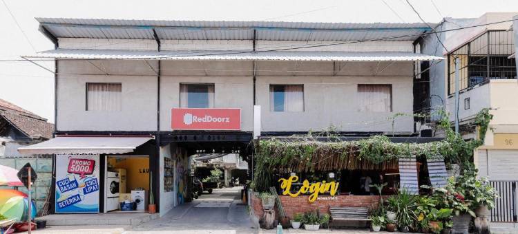 阿伦阿伦马迪恩附近的红多兹(RedDoorz Near Alun Alun Madiun)图片