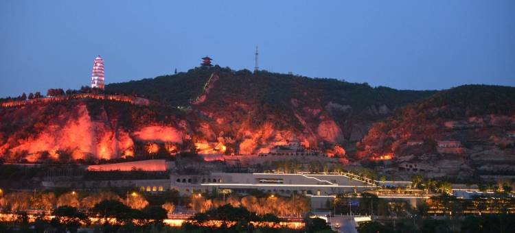 宝塔山下二居室暖窝民宿(嘉陵路分店)图片