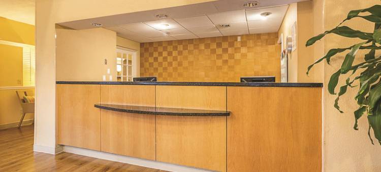 迈阿密湖拉昆塔温德姆套房酒店(La Quinta Inn & Suites by Wyndham Miami Lakes)图片