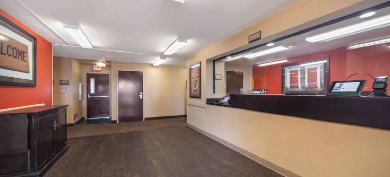 郊区开间(Suburban Studios)图片