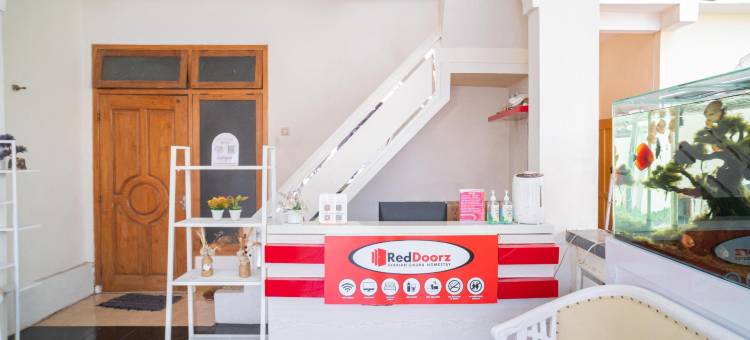 红多兹伊斯兰@奥拉家庭旅馆(RedDoorz Syariah @ Aura Homestay)图片