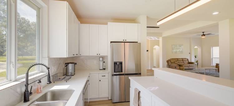 空气清新的代顿度假屋带露台+私人院子！(Airy Dayton Vacation Home w/ Deck + Private Yard!)图片