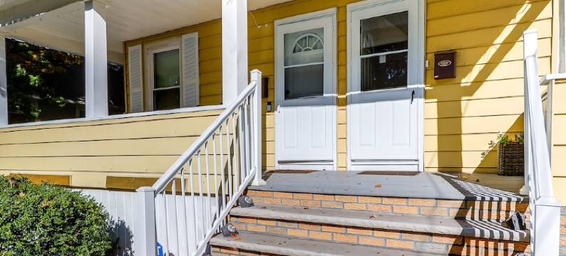 迷人的沃特伯里宝石配有智能电视，靠近滑雪场！(Charming Waterbury Gem w/ Smart TVs Near Skiing!)图片