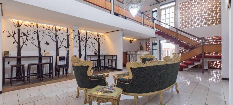 阿伦柯塔苏卡布米附近瑞德多兹酒店(RedDoorz Near Taman Kota Lapang Merdeka Sukabumi)图片