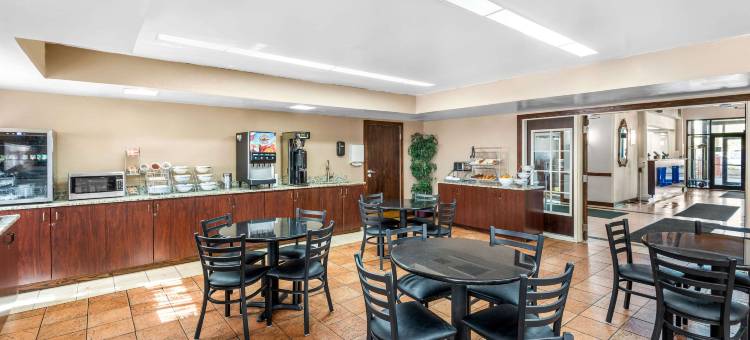 克拉丽奥西北套房酒店(Clarion Inn & Suites Northwest)图片