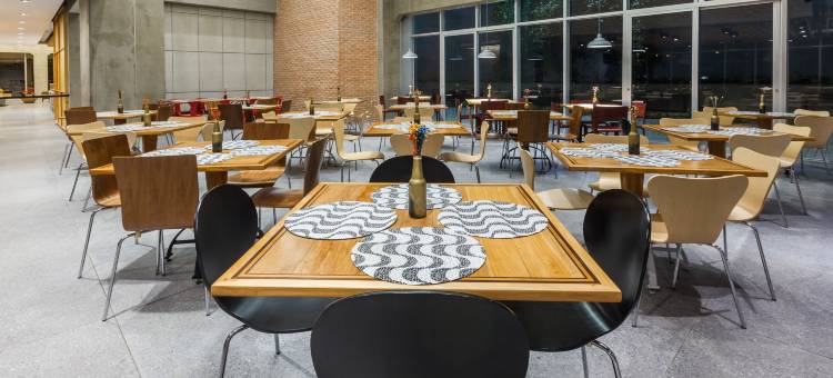 萨拉索塔呗盟套房酒店(Baymont by Wyndham Sarasota)图片