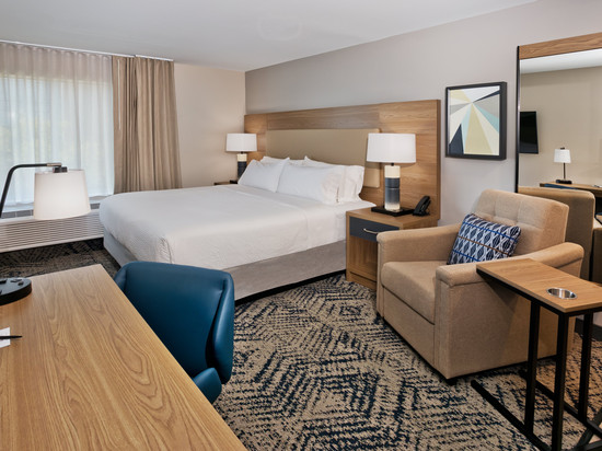 多森坎德尔伍德套房酒店