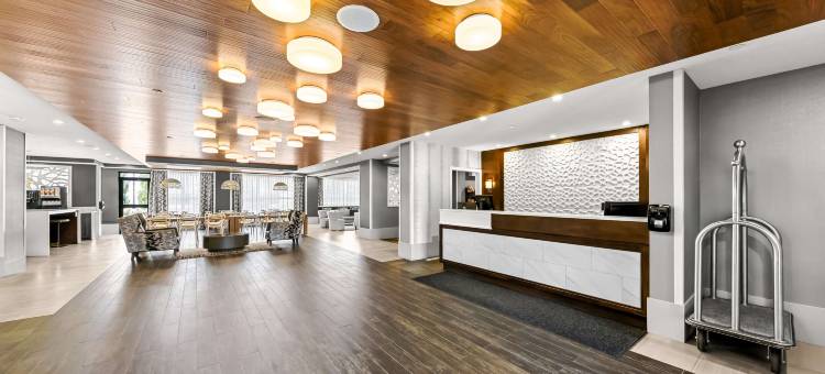 Best Western Plus Airdrie Hotel图片