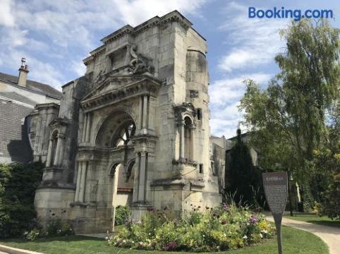 La Bulle de Champagne Hotel Overview