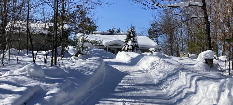 海沃德，威斯康星-Round Lake壮丽景观家庭友好型乡村别墅(Family Friendly Cottage w/Spectacular Views of Round Lake-Hayward, WI)图片