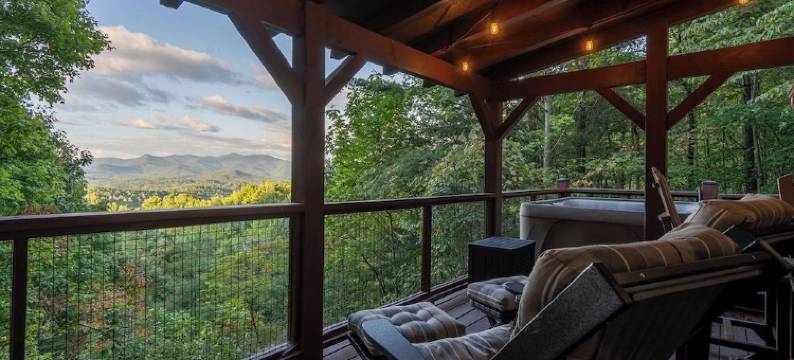 Cozy 2-bedroom cabin in beautiful Blairsville with AC, WiFi图片