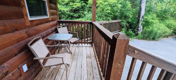 黄金地段质朴雅致山间木屋，热水浴缸、游戏室、趣味、浪漫(Prime Location Rustic Elegant Mountain Cabin, Hot Tub, Game Room, Fun, Romance)图片