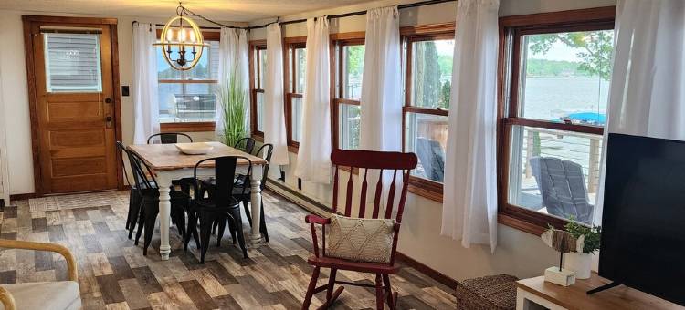 Charming Lakefront Cottage on Coldwater Lake图片