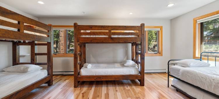 Hot Tub - Game Room - 14 beds - Across from Lake Tahoe图片