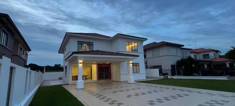 位于峇株巴辖市中心的6卧室别墅-651平方米|带5个独立浴室(OTM Party Wedding Homestay at BATU PAHAT Up to 20p)图片