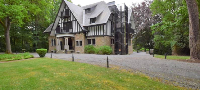 阿登山脉的复古别墅，配有热水浴缸和红外线桑拿(Vintage Villa with Hot Tub & Infrared Sauna in Ardennes)图片