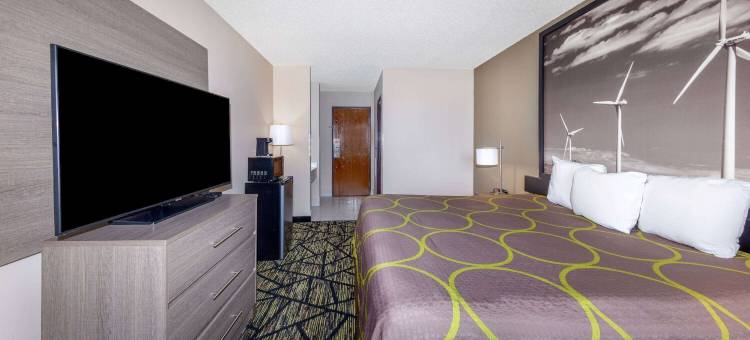 普瑞特温德姆速 8 酒店(Super 8 by Wyndham Pratt)图片