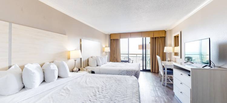 19th-floor ocean-view studio with AC, WiFi, pool & hot tub - snowbird-friendly图片