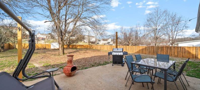 Private Entrance, Fenced Backyard and Large Kitchen - Charming Retreat图片