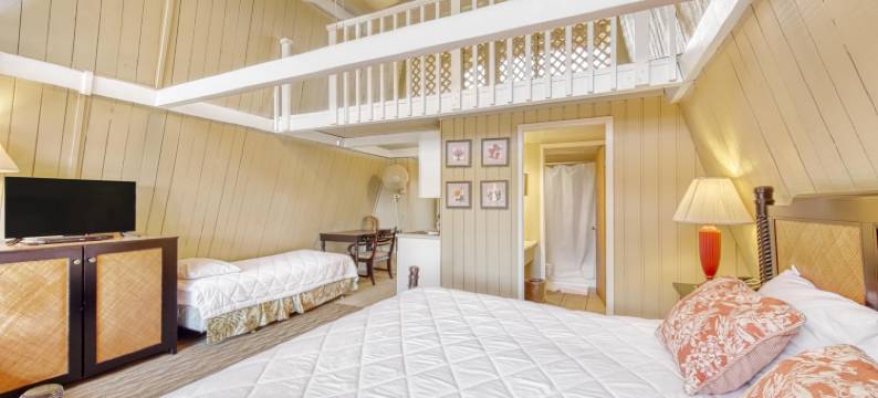 Centrally-Located Studio w/Free WiFi, Shared Pool, Grills, & Kitchenette图片