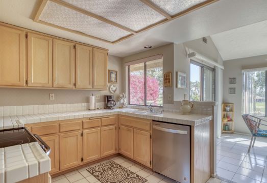 Elegant Oasis with Fireplace and Golf Course View - Charming Retreat Hotel Overview